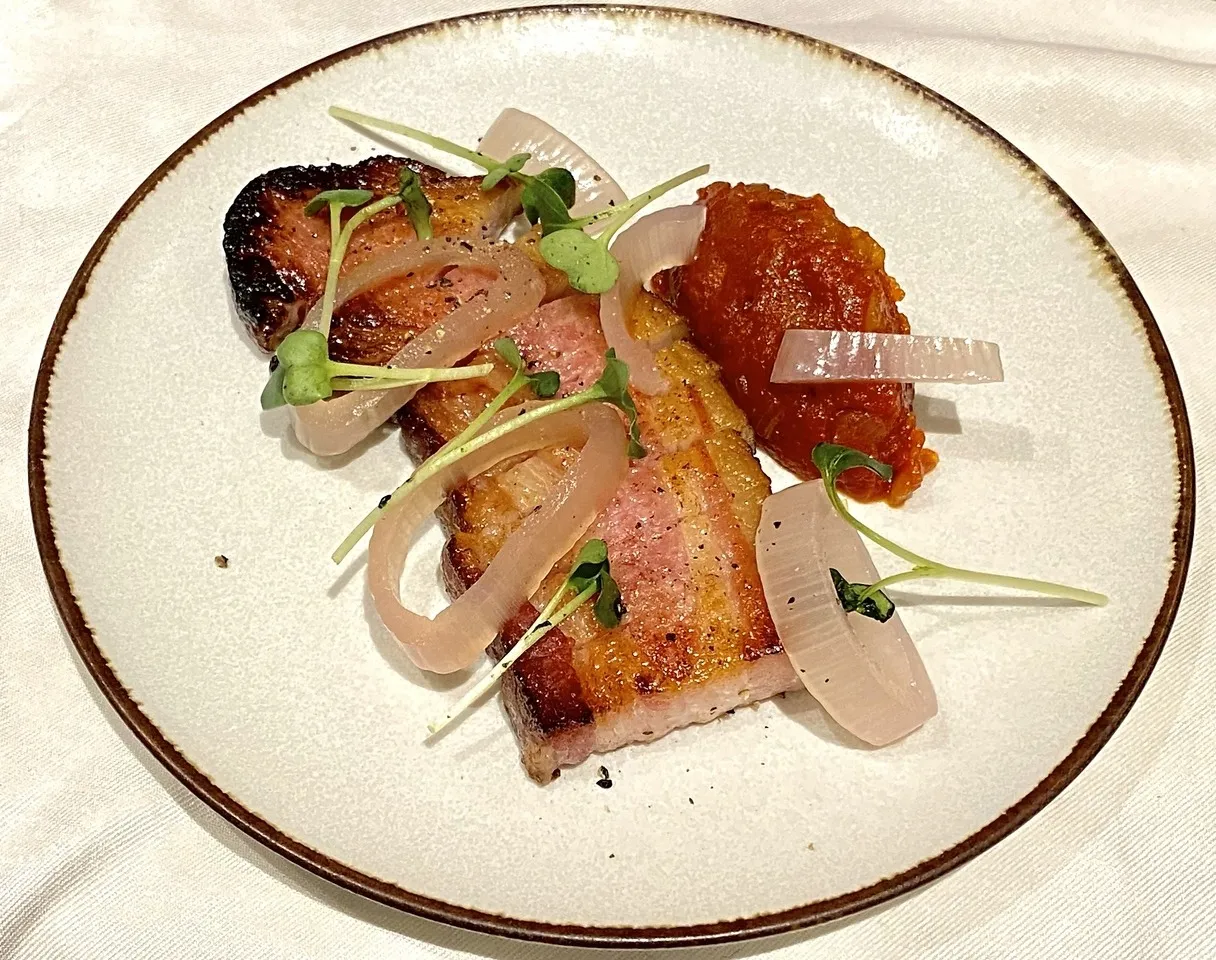 シェフ自家製の厚切りベーコン